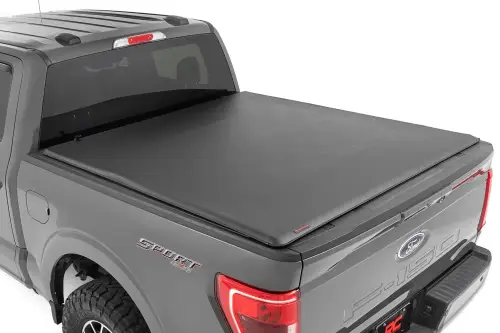 Rough Country - 42220550 | Rough Country Soft Roll Up Bed Cover For Ford F-150 / F-150 Lighting / Raptor / Tremor | 2015-2024 | 5'7" Bed