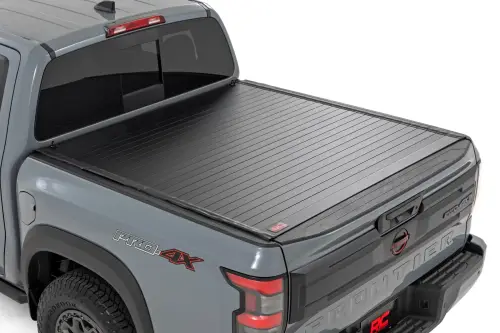 Rough Country - 50215522 | Rough Country Hard Roll Up Bed Cover For Nissan Frontier 2WD/4WD | 5' Bed