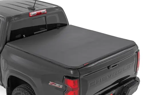Rough Country - 41215700A | Rough Country Soft Tri-Fold Bed Cover For Chevrolet Colorado / GMC Canyon | 5' Bed