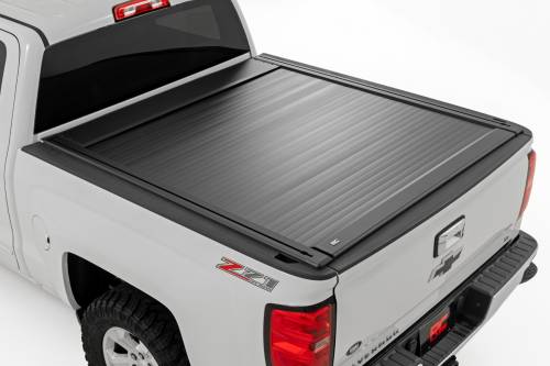 Rough Country - 53214550 | Rough Country Manual Retractable Bed Cover For Chevrolet Silverado / GMC Sierra 1500 | 5'9" Bed