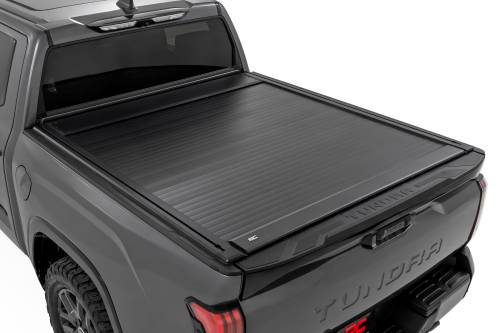Rough Country - 53514551 | Rough Country Manual Retractable Bed Cover, 5'7" Bed For Toyota Tundra 2WD/4WD
