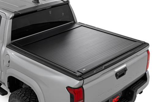 Rough Country - 53515551 | Rough Country Manual Retractable Bed Cover, 5' Bed For Toyota Tacoma 2WD/4WD