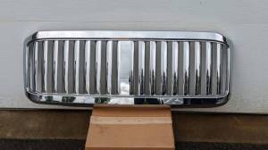 41-0104 | Paramount Automotive Vertical Chrome (ABS) Grille For Ford Super Duty F-250 / F-350 | 2005-2007 | Display Unit