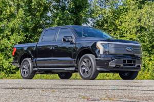 Rough Country - 52006 | Rough Country 3/4 Inch Lift Front 1.5 Inch Rear Lowering Kit (2022-2024 Lightning) - Image 4