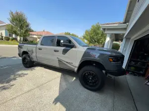 Traxda - 604046 | Traxda 2.0 Inch Front Suspension Leveling Kit (2019-2024 1500 With Air Ride | 5 Lug) - Image 2