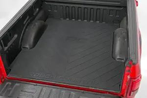 RCM671 | Rough Country Bed Mat With RC Logo (2015-2024 F150 Pickup, Raptor 2WD/4WD | 5'7" Bed)