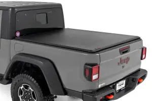 42620500 | Rough Country Soft Roll Up Bed Cover (2020-2024 Gladiator JT 4WD | 5' Bed)