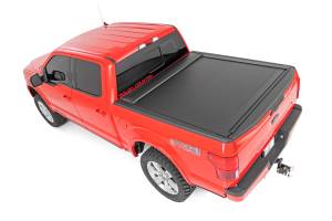 Rough Country - 46410551A | Rough Country Retractable Bed Cover (2021-2024 F150 Pickup 2WD/4WD | 5'7" Bed) - Image 3