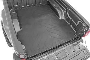 RCM687 | Rough Country Bed Mat With RC Logo (2020-2024 Gladiator JT 4WD | 5' Bed)