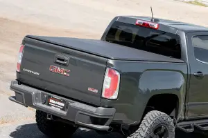 41215500A | Rough Country Soft Tri-Fold Bed Cover For Chevrolet Colorado / GMC Canyon 2WD/4WD | 5' Bed