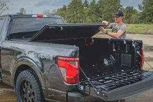 Rough Country - 47229650B | Rough Country Hard Low Profile Bed Cover For Ford F150 / F-150 Raptor, Tremor & Lightning | 6'7" Bed - Image 9