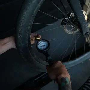 VIAIR - 00056 | VIAIR TLC Inflator With Rebuildable Presta Head & Carry Case | 0-160 PSI - Image 3