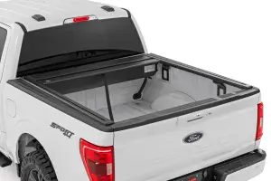 Rough Country - 53509550 | Rough Country Manual Retractable Bed Cover For Ford F-150 / F-150 Lightning | 5'7" Bed - Image 2