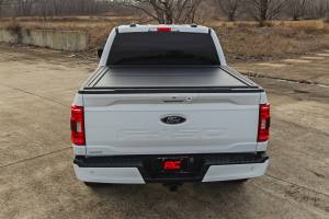 Rough Country - 53509550 | Rough Country Manual Retractable Bed Cover For Ford F-150 / F-150 Lightning | 5'7" Bed - Image 14