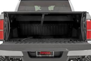 Rough Country - 53515551 | Rough Country Manual Retractable Bed Cover, 5' Bed For Toyota Tacoma 2WD/4WD - Image 4